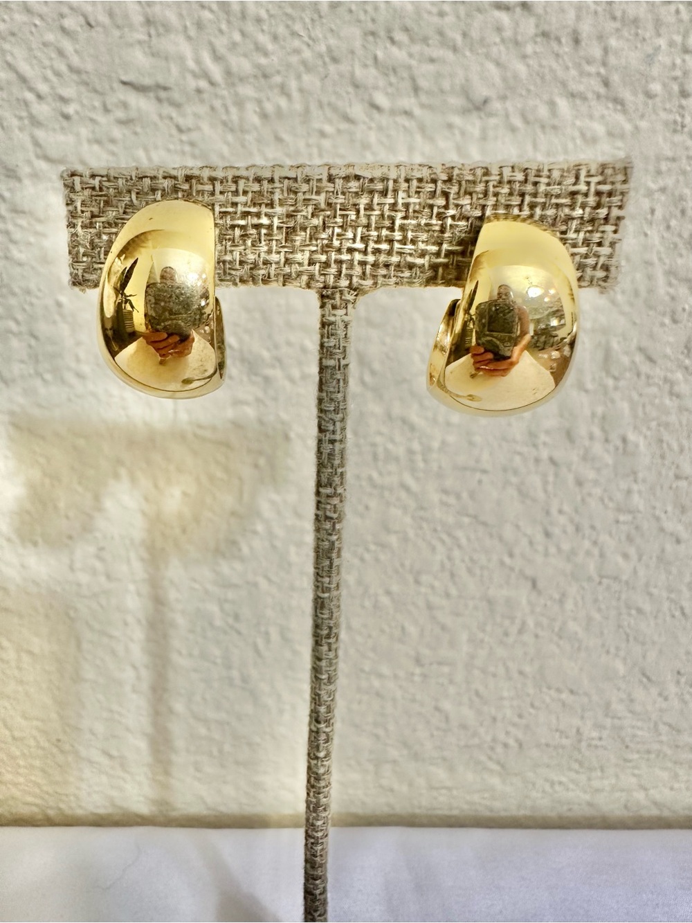 Vintage Classic Gold-Tone Huggies Hoop Earrings